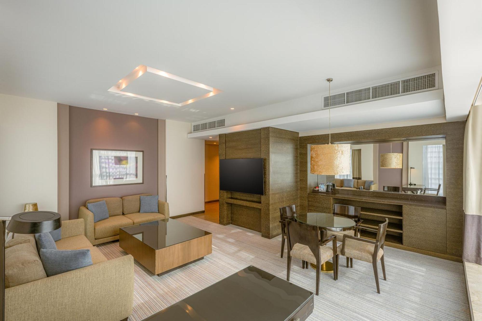 Four Points By Sheraton Al Ain Exterior foto Suite at the hotel